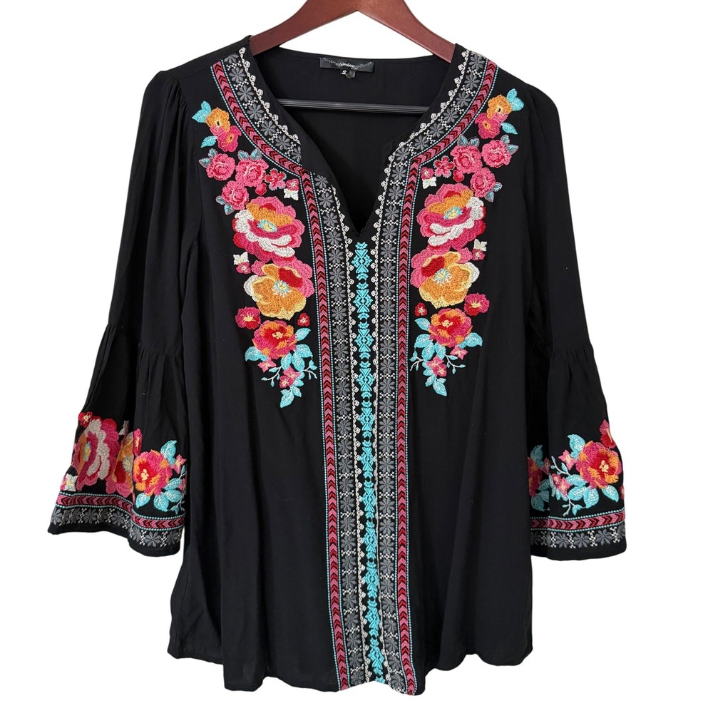 Andree by Unit Black Embroidered‎ Floral Bell Sleeve V Neck Tunic Top Size Small